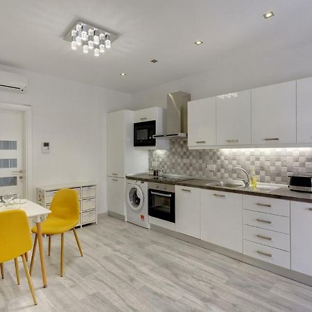 Splendid Apartment, Steps Away From The Sea Σλιέμα Εξωτερικό φωτογραφία