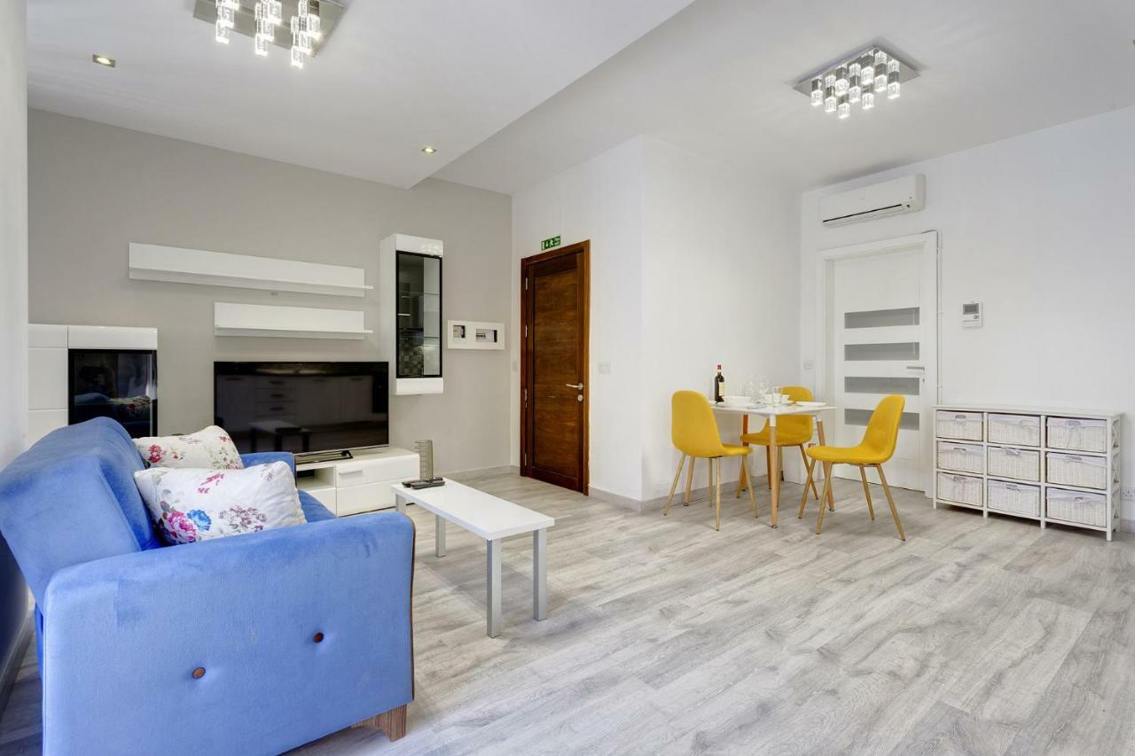 Splendid Apartment, Steps Away From The Sea Σλιέμα Εξωτερικό φωτογραφία
